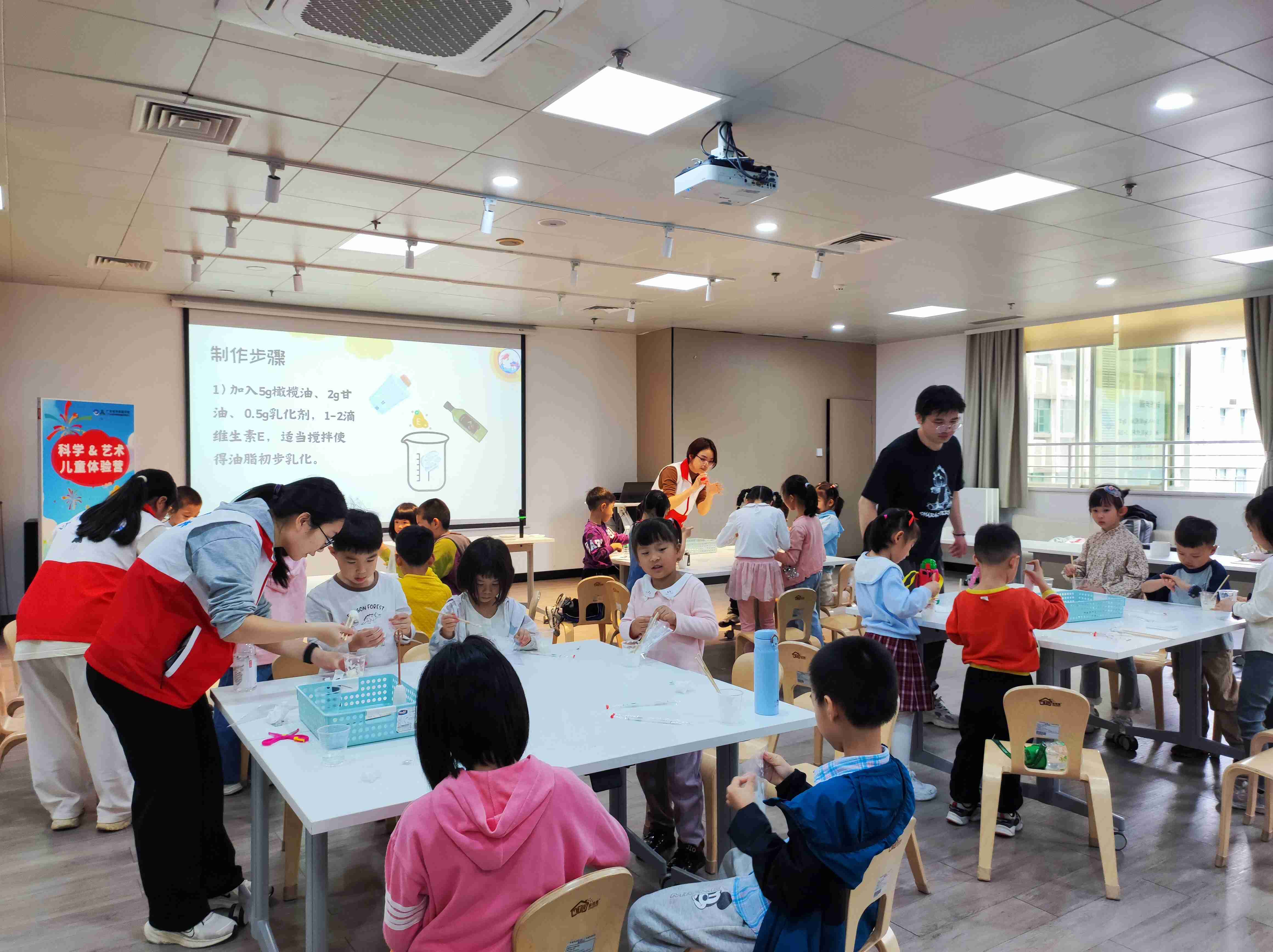 4.创作探案小手册.jpg