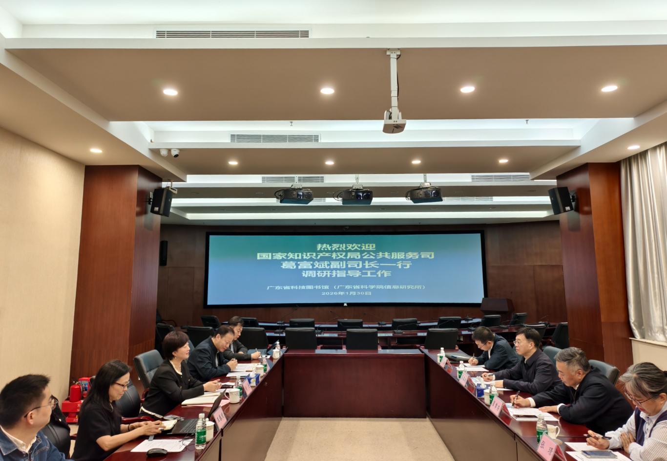 座谈会.jpg
